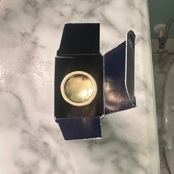 Estee Lauder Double Wear Foundation - Picture 5 of 8